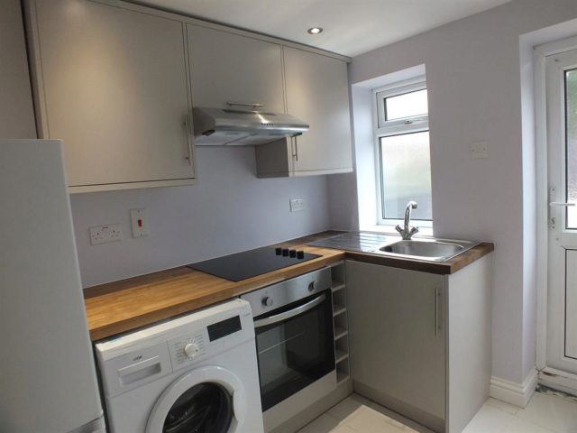 Image of 1 bedroom Detached house to rent in Laburnum Road Hayes UB3 at Hayes  Hayes, UB3 4JZ